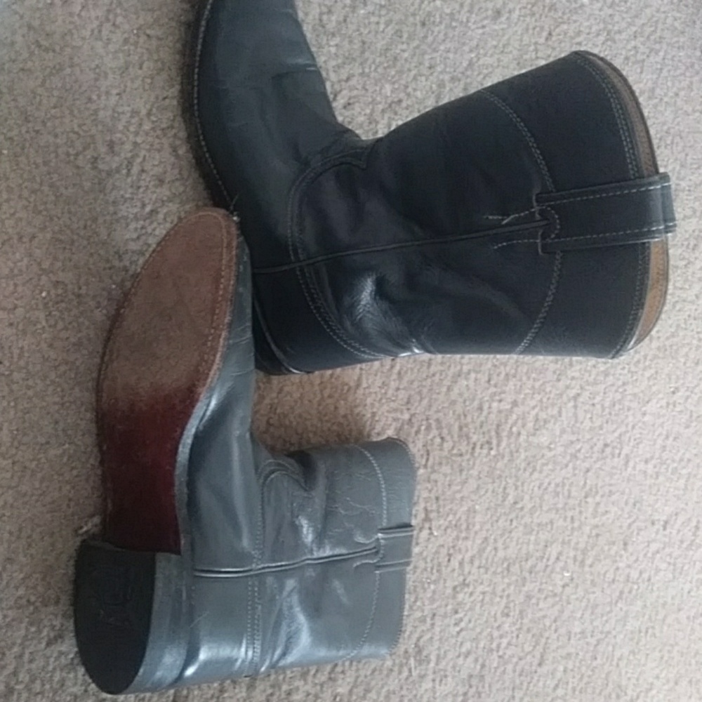 Boots - Picture 3 of 3
